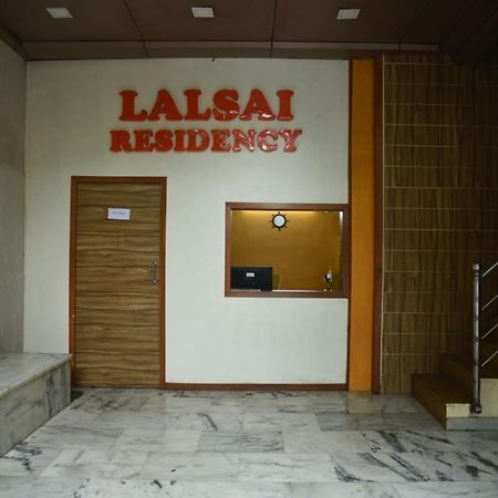 Lalsai Residency Andheri Мумбаи Экстерьер фото