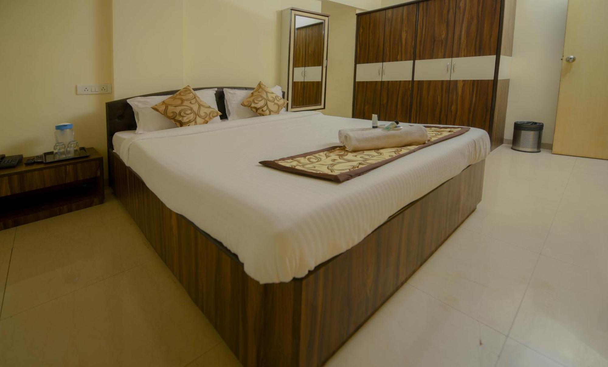 Lalsai Residency Andheri Мумбаи Экстерьер фото