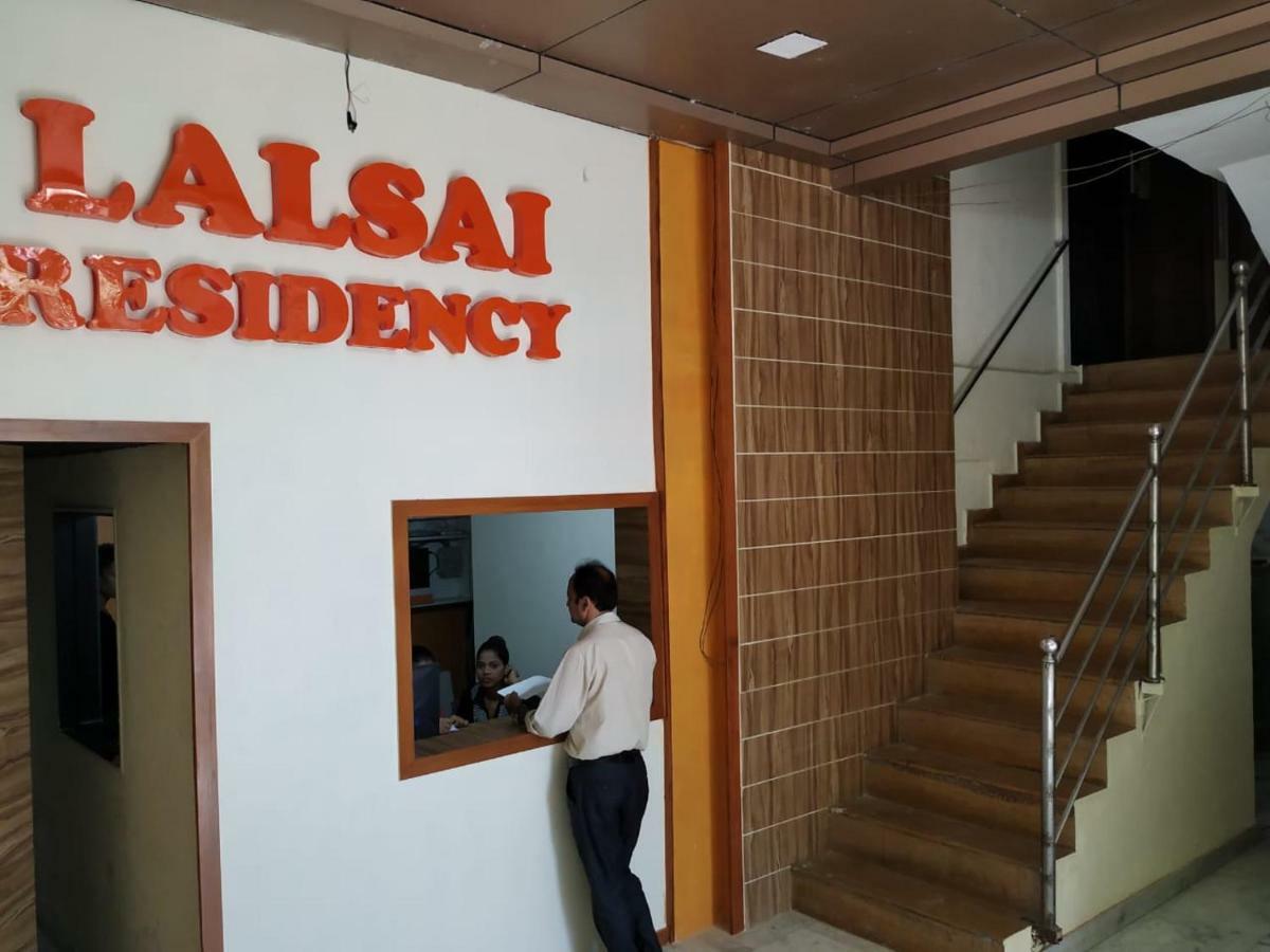Lalsai Residency Andheri Мумбаи Экстерьер фото