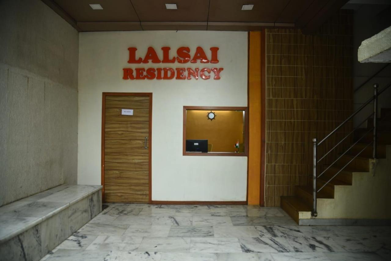 Lalsai Residency Andheri Мумбаи Экстерьер фото